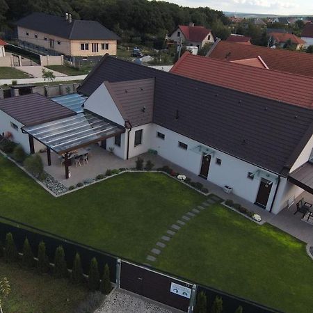 Oelyv Lägenhet Fertőrákos Exteriör bild